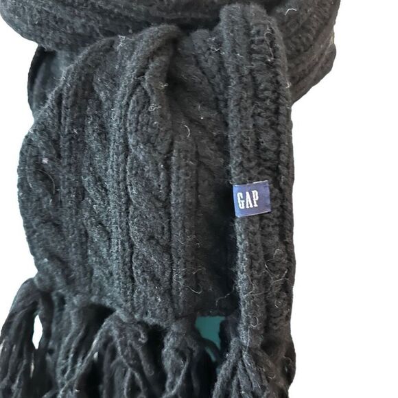Gap black knitted scarf - Picture 2 of 3